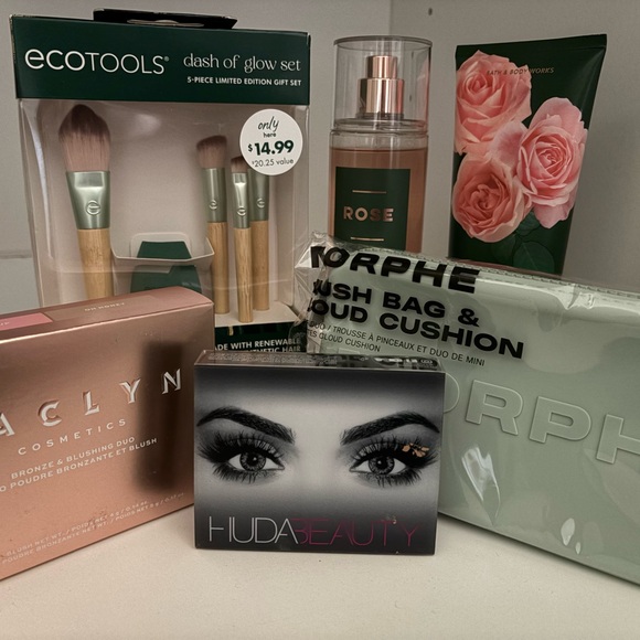 Makeup bundle - Picture 3 of 3